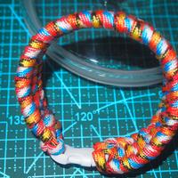 Bracciali e accessori in paracord e microcord