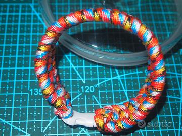 Bracciali e accessori in paracord e microcord