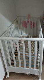Lettino - culla neonato regolabile in altezza.