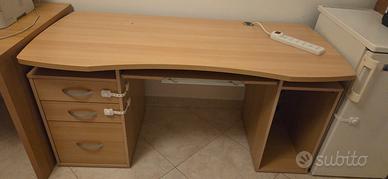 Scrivania  con cassettiera e schedario
