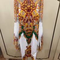 abito a tubino con gale a fantasia