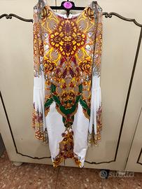 abito a tubino con gale a fantasia