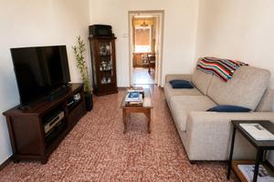 Villa accostata tricamere con ampio giardino