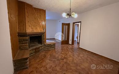 CASA SEMINDIPENDENTE A BERZO INFERIORE