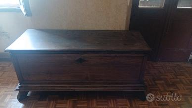 2 casse i legno con spechiera