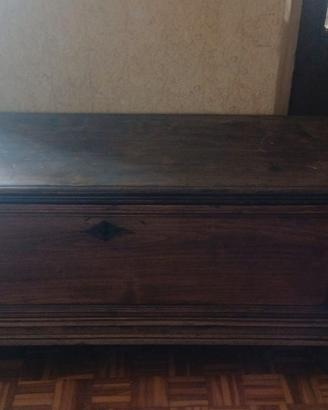 2 casse i legno con spechiera