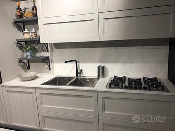 Cucina nuova in legno massiccio  in svendita