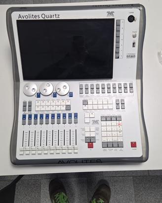 Avolites Quarz con flight case (clone)