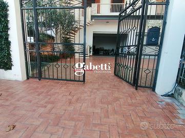 Trilocale a pochi passi dalla spiaggia AC/106