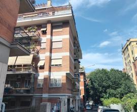 MONTEVERDE - Locale commerciale con due vetrine