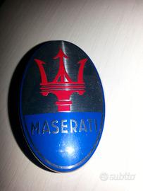 Tridente Maserati e borchia