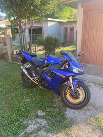Yamaha r1