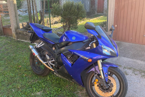 Yamaha r1