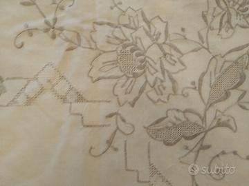 Tovaglia antica ricamata, 12 tovaglioli, cotone