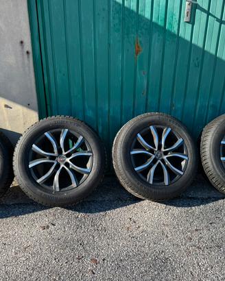 Gomme invernali Tomket più cerchi in lega usati