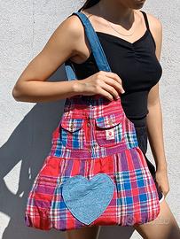 Borsa in tessuto riciclato fatta a mano