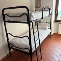 Letto a castello in ferro con materassi