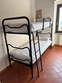 Letto a castello in ferro con materassi