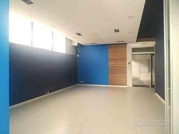 Ufficio piano terra con magazzino