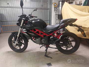 Benelli BN125 con 1100 KM