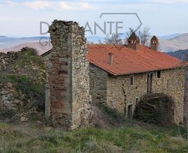 Casale con ex convento e 5 ettari di terreno