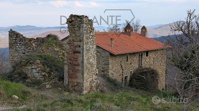 Casale con ex convento e 5 ettari di terreno