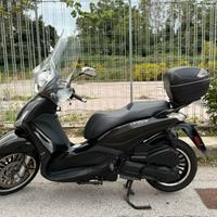 Piaggio Beverly 300 i.e. Police - Interessi 0