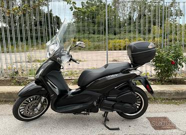 Piaggio Beverly 300 i.e. Police - Interessi 0