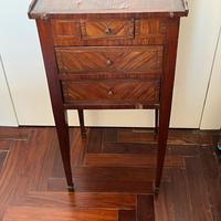 Comodino tipo provenzale antiquariato