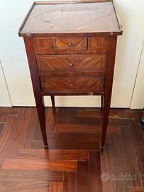 Comodino tipo provenzale antiquariato