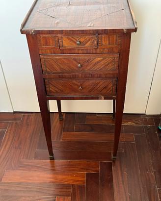 Comodino tipo provenzale antiquariato