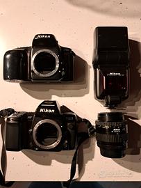 DUE FOTOCAMERE NIKON CON OBBIETTIVO