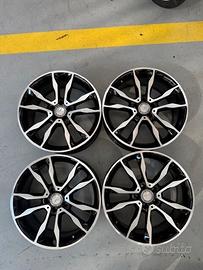 4 cerchi usati 19 pollici originali Mercedes GLA 8