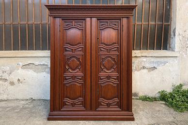 Armadio antico in noce