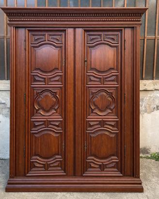 Armadio antico in noce