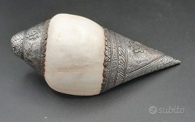 Conchiglia tibetana con finiture in argento