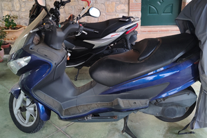 Scooter suzuki 200