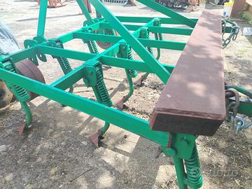 Erpice-vibro coltivatore-estirpatore