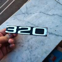 scritta anteriore BMW 320 e21
