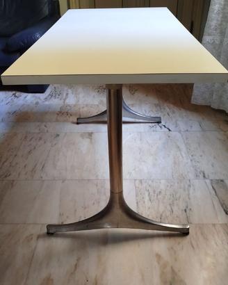Tavolo di design Herman Miller