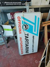 insegna pubblicitaria luminosa