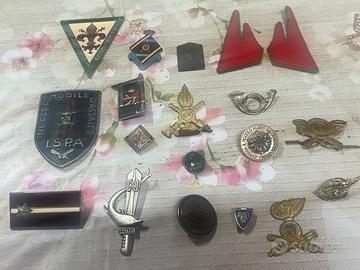 Lotto spille e dustintivi militari originali