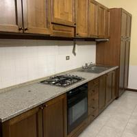 Cucina completa con elettrodomestici