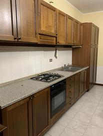 Cucina completa con elettrodomestici