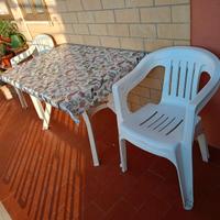 4 sedie e tavolo da esterno o giardino