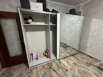 Armadio con ante scorrevoli