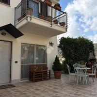 VILLA A SCHIERA A POZZILLI