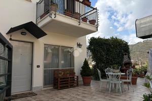 VILLA A SCHIERA A POZZILLI