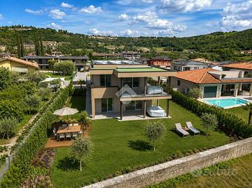 PORZIONE DI BIFAMILIARE A GARDA
