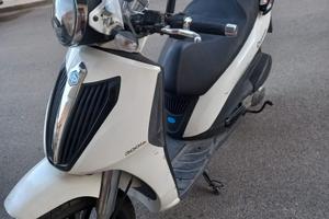 Piaggio Carnaby 300 - 2010